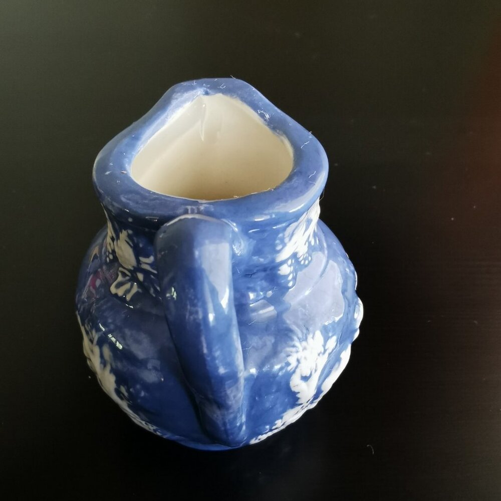 Vintage Royal Blue and White Colonial Scene 2.7” Pitcher, Signed - Picture 4 of 5